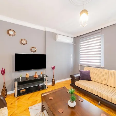 Central Flat Close To The Beach In Muratpasa