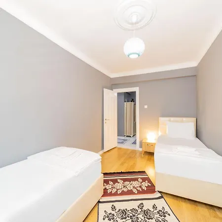 Central Flat Close To The Beach In Muratpasa