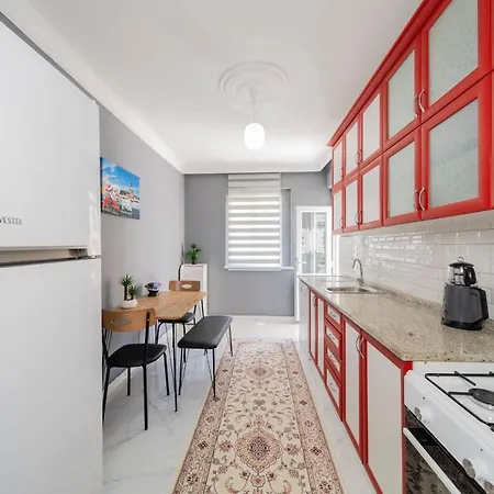 Central Flat Close To The Beach In Muratpasa *