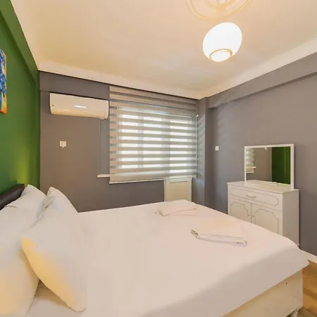 Central Flat Close To The Beach In Muratpasa