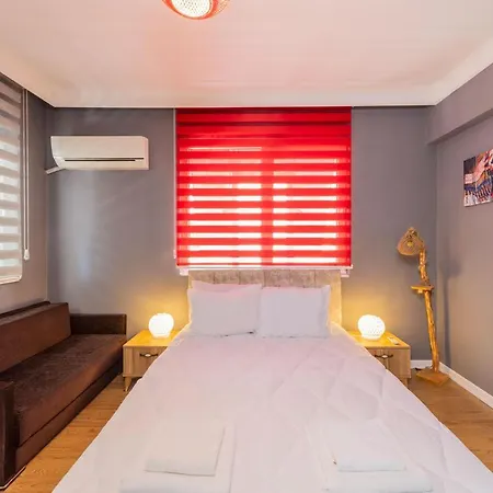 Central Flat Close To The Beach In Muratpasa